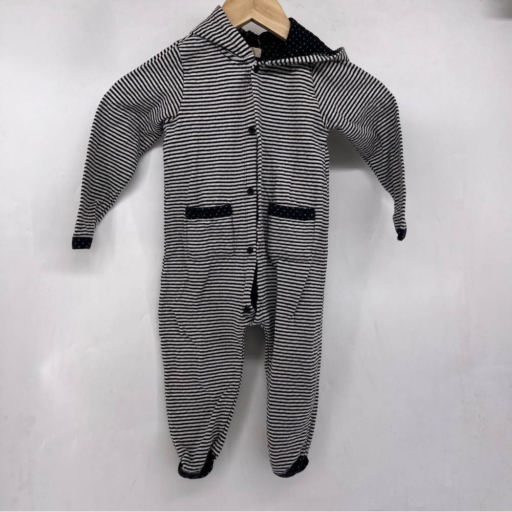 5/$25 Peek black and white Xl 18-24 one piece hoodie - Picture 4 of 4